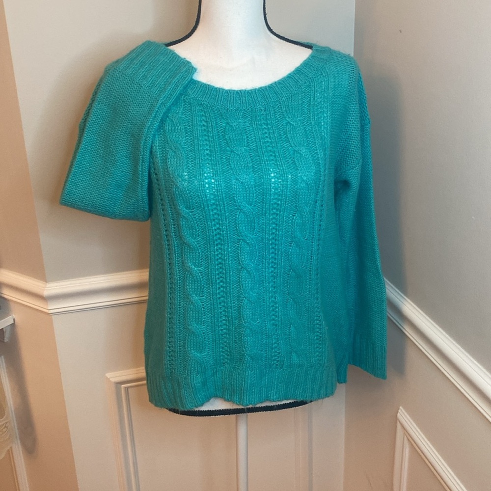 Cable knit Sweater size Small very soft Teal sweater warm winter
